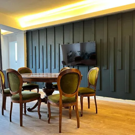 Life, Forest Vibes Bucarest